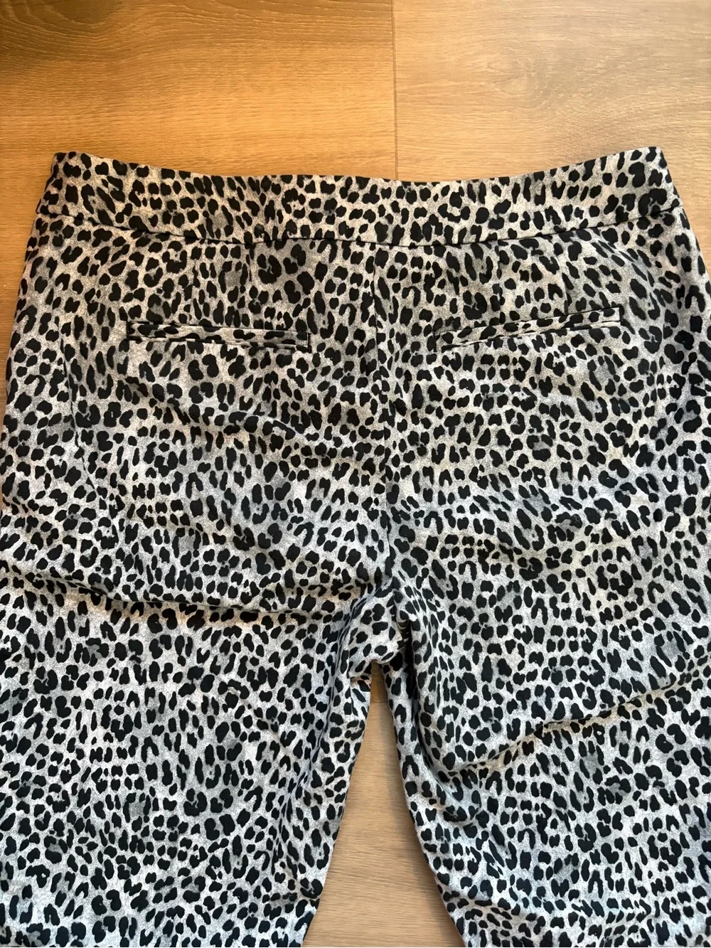 WHBM Leopard Print Slim Ankle Pant - size 8 - Picture 3 of 9
